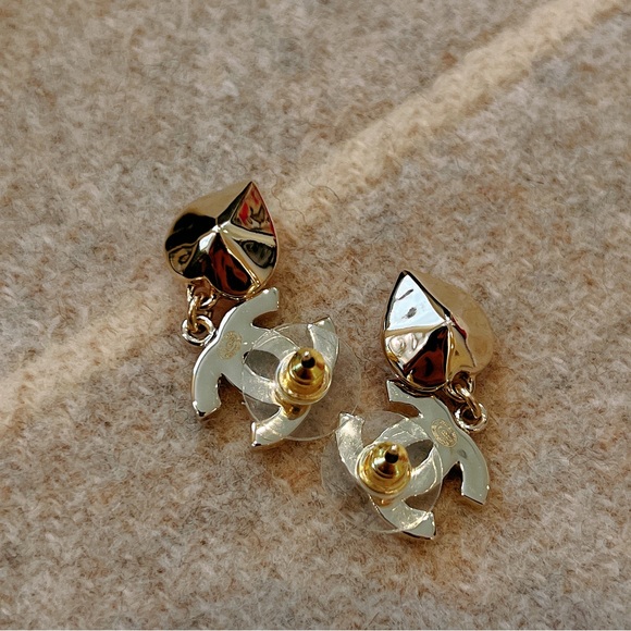 CHANEL Pink Heart Earrings with Pearl Accents - Picture 3 of 6